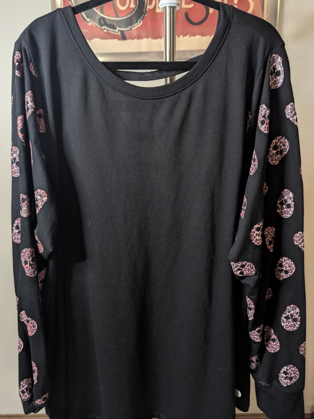 $16 Torrid Plus Size 4X Active Black Leopard Skull Strappy Back Sweatshirt EUC
